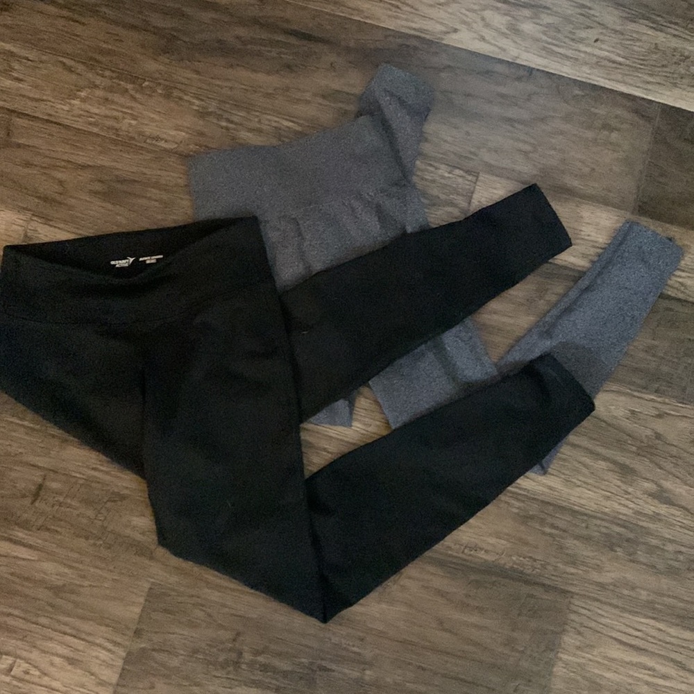 Lot of black and gray leggings